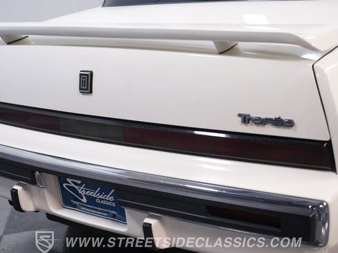 Used 1989 Oldsmobile Toronado Trofeo FWD image 22