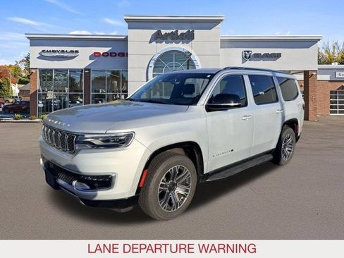 Certified 2024 Jeep Wagoneer Series II w/ Flexible Seating Group AWD/4WD image 4
