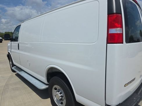 Used 2025 Chevrolet Express 2500 w/ Driver Convenience Package RWD image 4