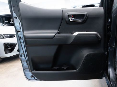 Used 2023 Toyota Tacoma Limited image 21