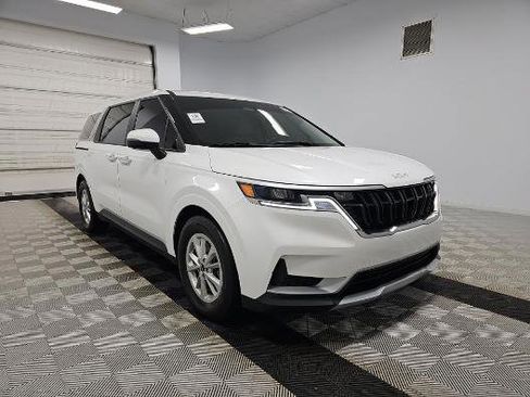 Used 2024 Kia Carnival LX image 1