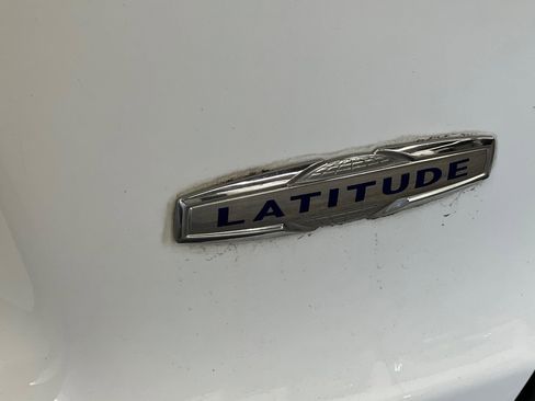 Used 2020 Jeep Cherokee Latitude w/ Cold Weather Group image 24