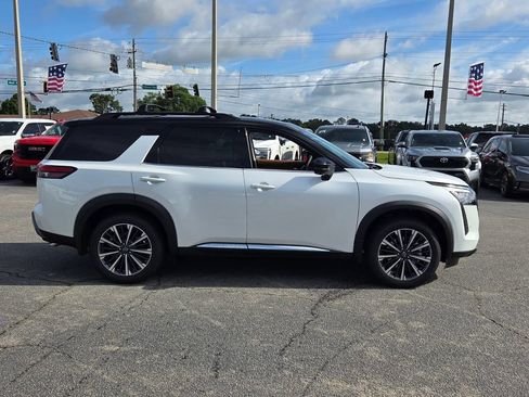 New 2026 Nissan Pathfinder Platinum FWD image 14