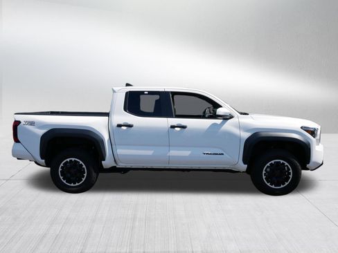 Certified 2024 Toyota Tacoma TRD Off-Road AWD/4WD image 8