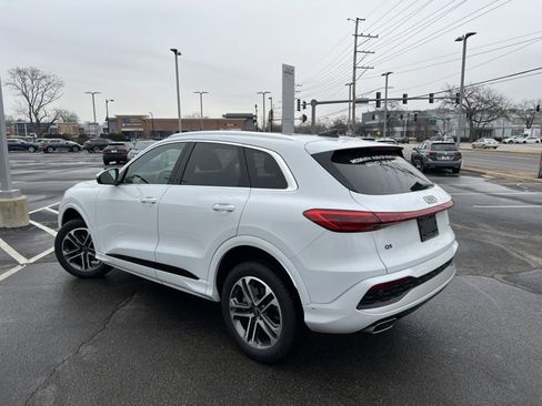 Used 2025 Audi Q5 Premium w/ Convenience Package image 4