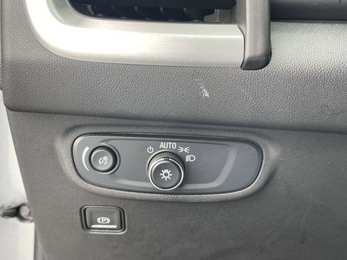 Used 2024 GMC Terrain SLE image 19