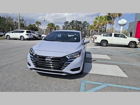 Used 2025 Nissan Versa SV w/ Trunk Package image 20