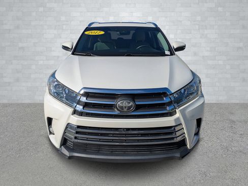 Used 2017 Toyota Highlander Limited Platinum image 3