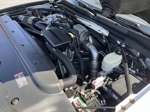 Used 2018 GMC Sierra 2500 SLT w/ Duramax Plus Package AWD/4WD image 29