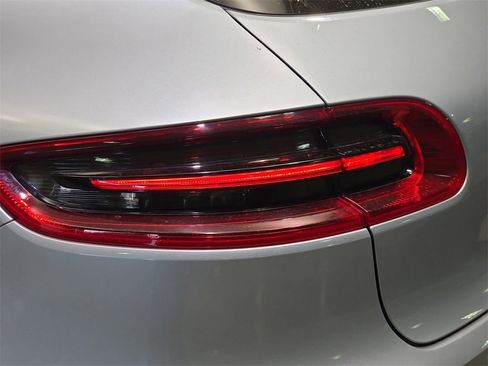 Used 2018 Porsche Macan S image 38