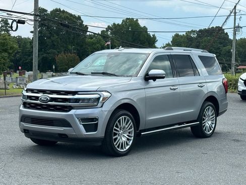 Used 2023 Ford Expedition Limited AWD/4WD image 2