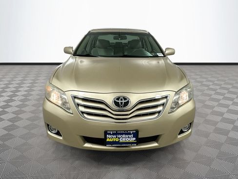 Used 2011 Toyota Camry XLE w/ XLE Extra-Value Pkg #2 FWD image 2