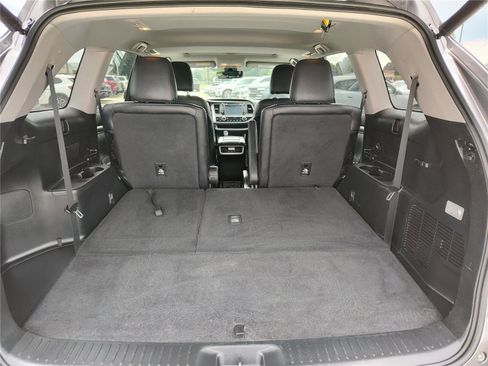 Used 2017 Toyota Highlander SE image 7