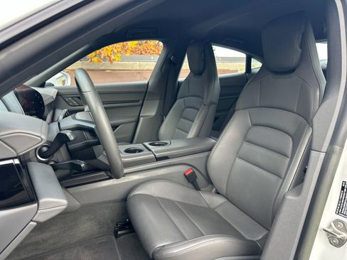 Used 2022 Porsche Taycan image 5