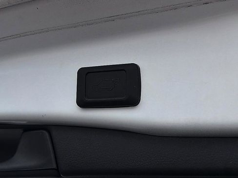 Used 2022 Toyota RAV4 XLE w/ Convenience Package image 28