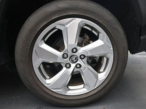 Used 2021 Toyota RAV4 XLE Premium AWD/4WD image 15