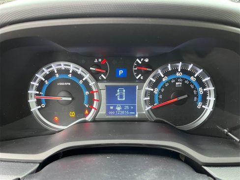 Used 2015 Toyota 4Runner SR5 image 18