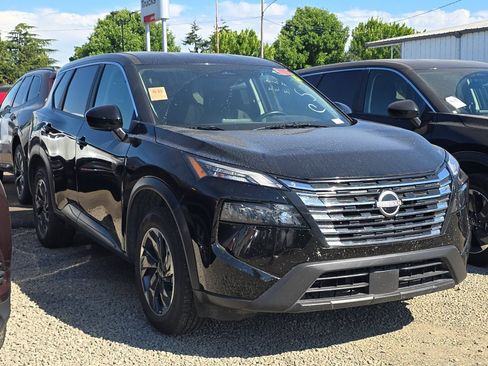 Used 2025 Nissan Rogue SV FWD image 2