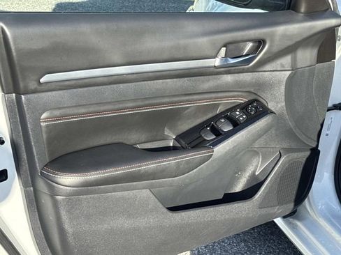 Used 2023 Nissan Altima 2.5 SR w/ SR Premium Package image 14