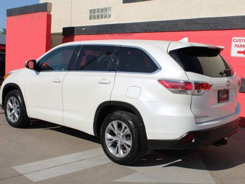 Used 2015 Toyota Highlander Plus AWD/4WD image 10