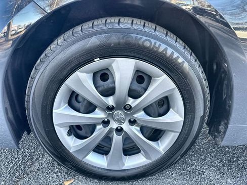 Used 2025 Toyota Corolla LE image 19