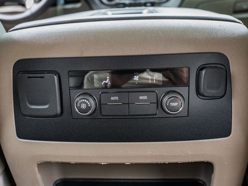 Used 2019 Chevrolet Suburban LT RWD image 43