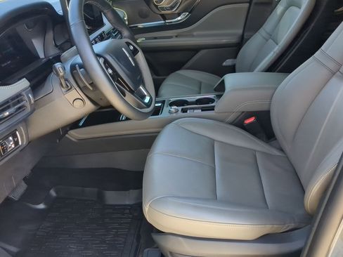 Used 2025 Lincoln Corsair Reserve image 11