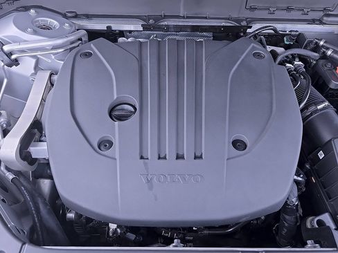 Certified 2025 Volvo XC90 B5 Core AWD/4WD image 42