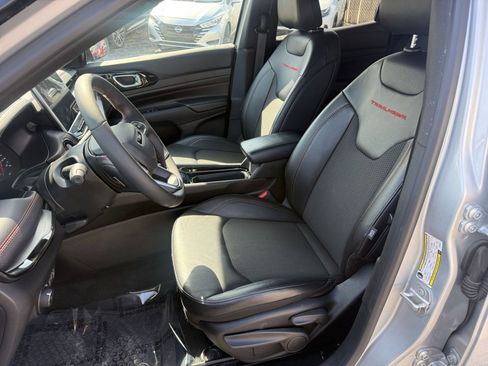 Used 2025 Jeep Compass Trailhawk image 35