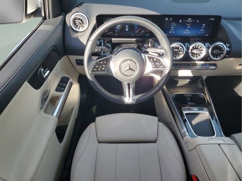 Used 2025 Mercedes-Benz GLA 250 image 11