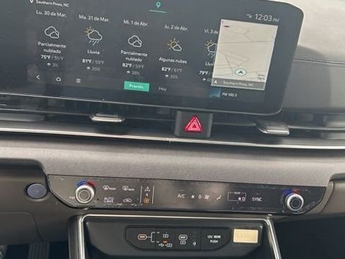 Used 2025 Kia Carnival EX image 14