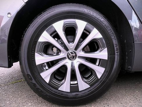 Used 2020 Toyota Prius Prime Limited FWD image 3