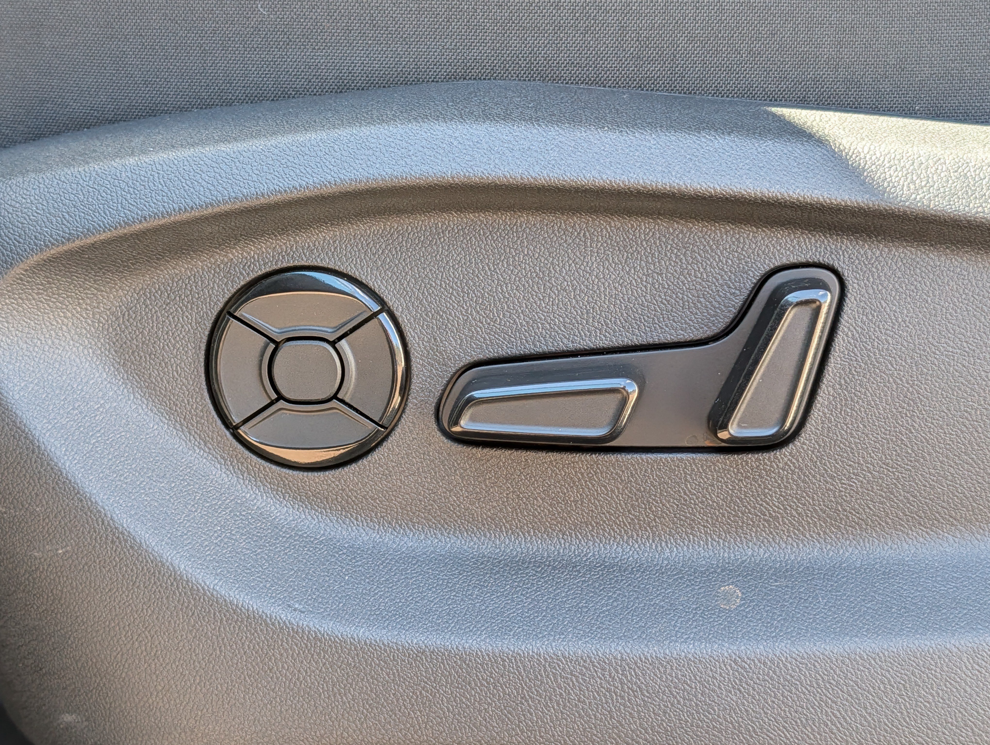 Certified 2026 Volkswagen Tiguan SE R-Line AWD/4WD image 20