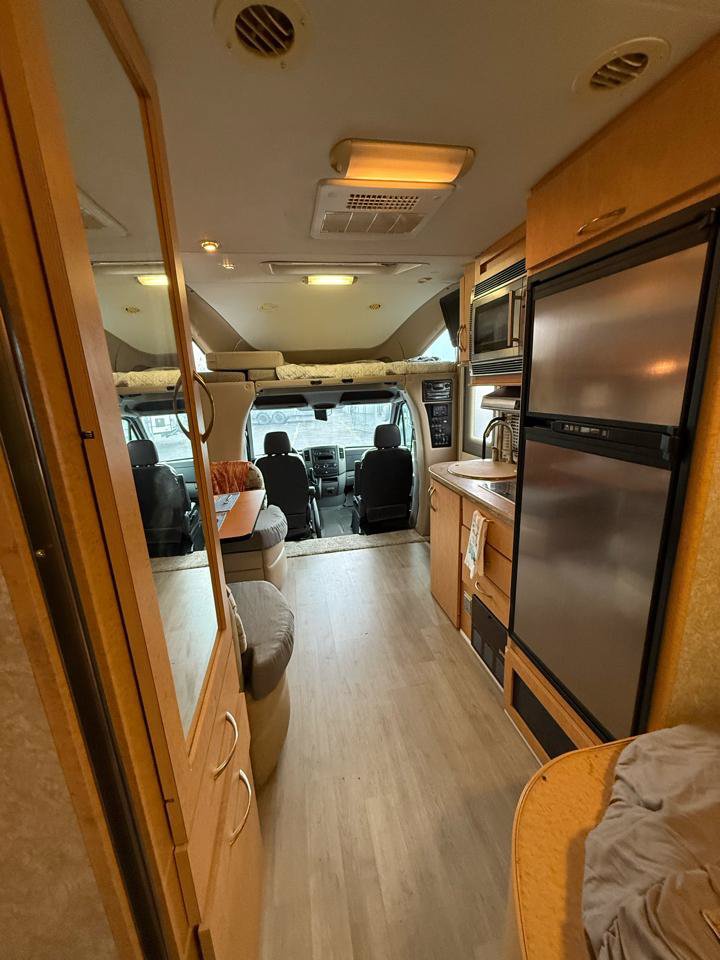 Used 2008 Dodge Sprinter 3500 RWD image 16