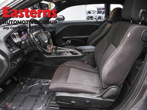 Used 2022 Dodge Challenger SXT w/ Driver Convenience Group RWD image 14