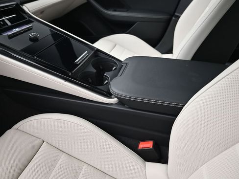 Certified 2026 Porsche Panamera image 21