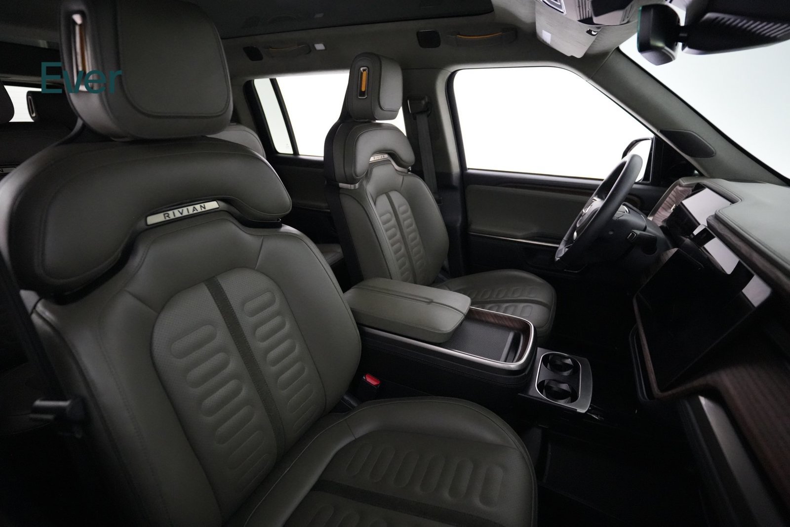 Used 2024 Rivian R1S Adventure Dual AWD/4WD image 23