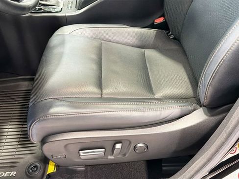 Certified 2017 Toyota Highlander Limited Platinum image 18