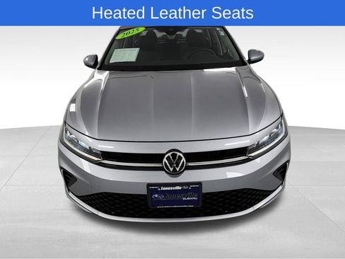 Used 2025 Volkswagen Jetta SE FWD image 8