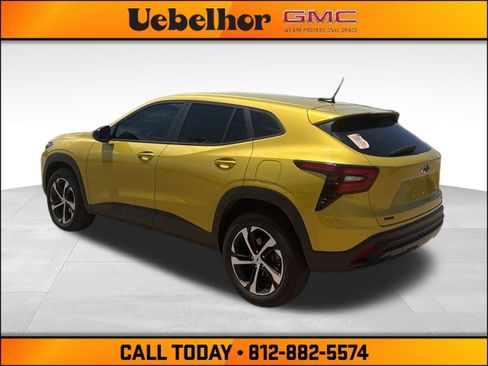 Used 2025 Chevrolet Trax RS FWD image 7