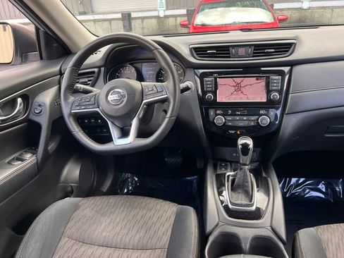 Used 2019 Nissan Rogue SV w/ Premium Package image 17