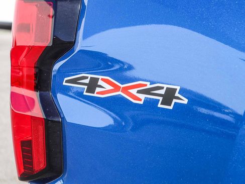 Used 2023 Chevrolet Colorado LT w/ LT Convenience Package II image 8