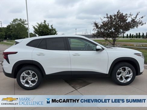 New 2026 Chevrolet Trax LS w/ LS Convenience Package FWD image 23