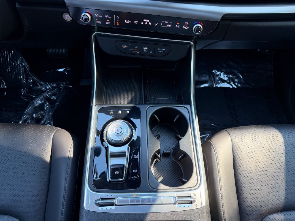 Used 2025 Kia Carnival SX w/ SX Dark Edition Package FWD image 29