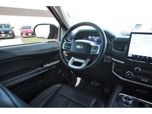 Certified 2024 Ford Expedition XLT image 11