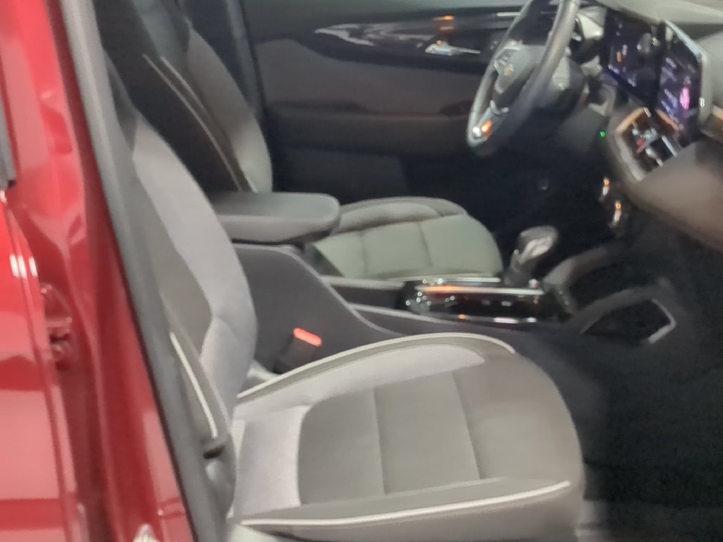 Used 2025 Chevrolet TrailBlazer LT w/ Convenience Package AWD/4WD image 21