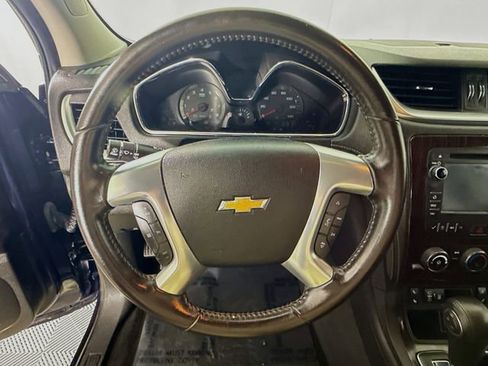 Used 2015 Chevrolet Traverse LT w/ Style and Technology Package FWD image 11