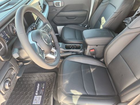 New 2026 Jeep Wrangler Unlimited Sahara AWD/4WD image 10