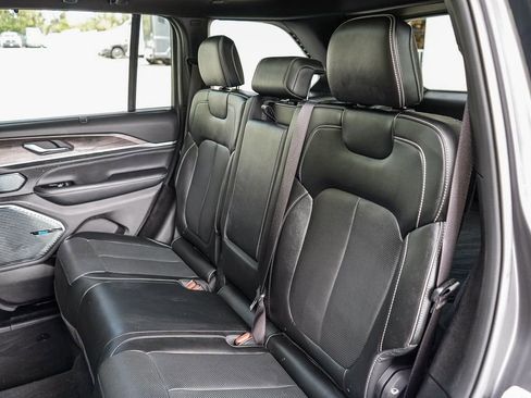 Used 2023 Jeep Grand Cherokee Overland w/ Advanced Protech Group III AWD/4WD image 19