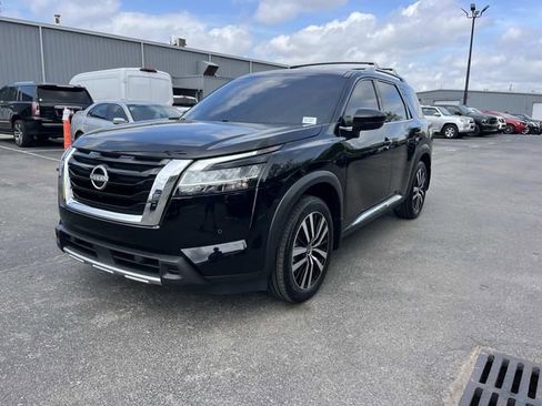 Used 2024 Nissan Pathfinder Platinum w/ Cargo Package image 7